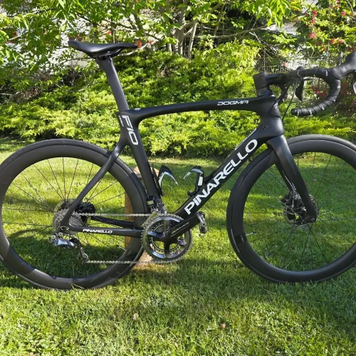 pinarello-dogma-f10-disc-karbon-tarcsafekes-orszaguti-kerekpar-00 Pinarello Dogma F10 Disc karbon tárcsafékes aero országúti kerékpár