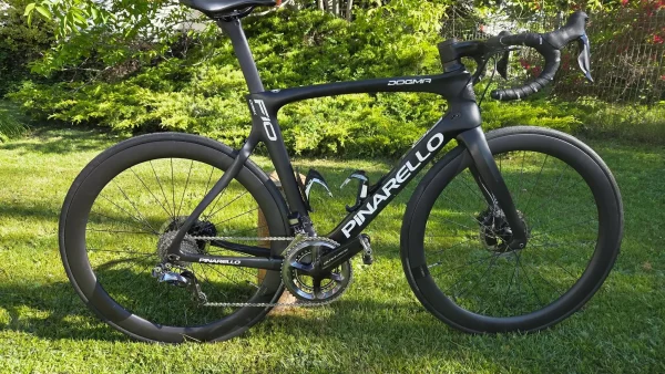 Pinarello Dogma F10 Disc karbon tárcsafékes aero országúti kerékpár