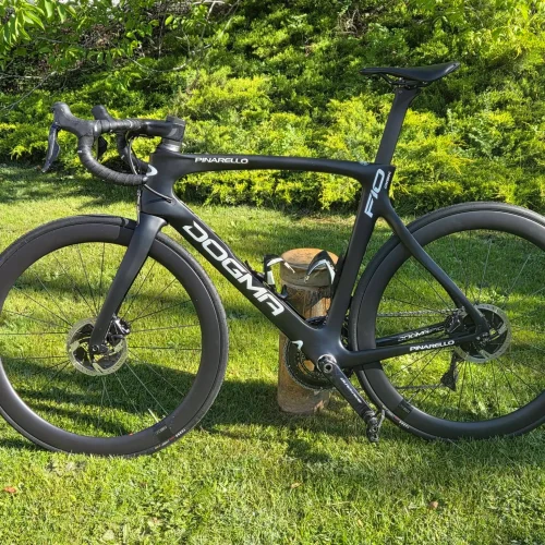 pinarello-dogma-f10-disc-karbon-tarcsafekes-orszaguti-kerekpar-01 Pinarello Dogma F10 Disc karbon tárcsafékes aero országúti kerékpár