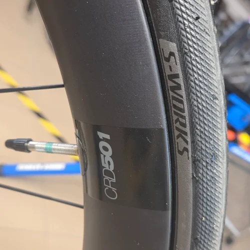 pinarello-dogma-f10-disc-karbon-tarcsafekes-orszaguti-kerekpar-06 Pinarello Dogma F10 Disc karbon tárcsafékes aero országúti kerékpár