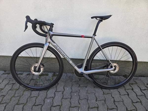argon18-gallium-disc-karbon-tarcsafekes-orszaguti-kerekpar-01 Argon18 Gallium Disc karbon tárcsafékes országúti kerékpár