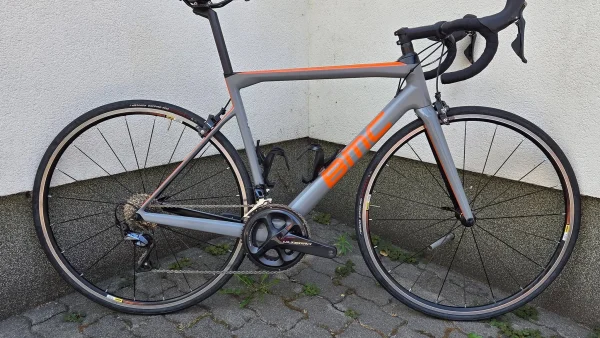 BMC TeamMachine SLR02 karbon országúti kerékpár
