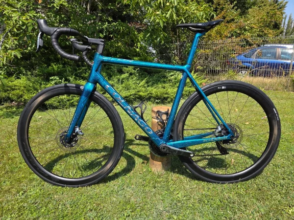 Colnago C64 karbon tárcsafékes országúti kerékpár