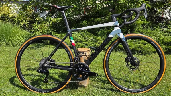 Colnago C68 karbon tárcsafékes országúti kerékpár