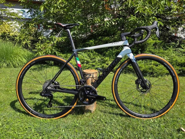 Colnago C68 karbon tárcsafékes országúti kerékpár