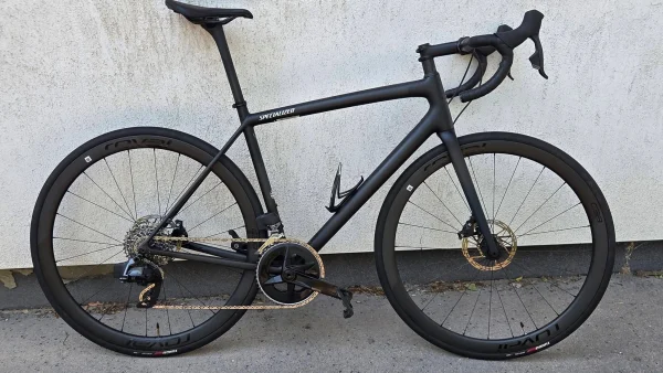 Specialized Aethos karbon tárcsafékes országúti kerékpár