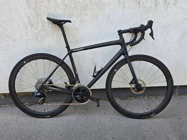 specialized-aethos-karbon-tarcsafekes-orszaguti-kerekpar-00 Specialized Aethos karbon tárcsafékes országúti kerékpár