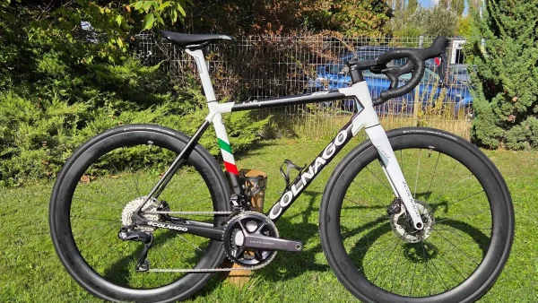 Colnago C64 tárcsafékes karbon országúti kerékpár