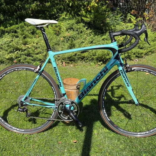 Bianchi Intenso karbon országúti kerékpár · 1 Bianchi Intenso karbon országúti kerékpár, 57 méret · 1. kép