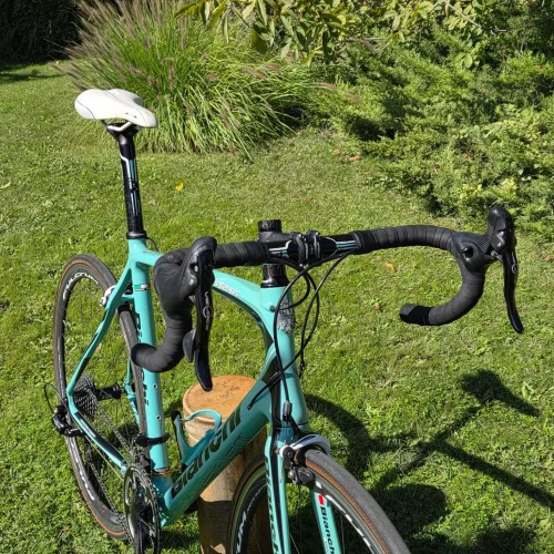 Bianchi Intenso karbon országúti kerékpár · 2 Bianchi Intenso karbon országúti kerékpár, 57 méret · 2. kép