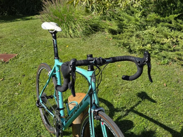 Bianchi Intenso karbon országúti kerékpár · 2 Bianchi Intenso karbon országúti kerékpár, 57 méret · 2. kép