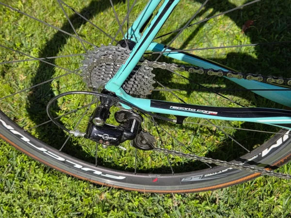 Bianchi Intenso karbon országúti kerékpár · 9 Bianchi Intenso karbon országúti kerékpár, 57 méret · 9. kép