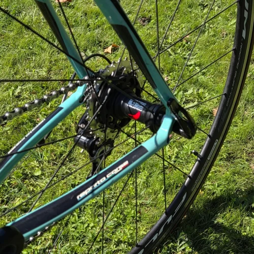 Bianchi Intenso karbon országúti kerékpár · 8 Bianchi Intenso karbon országúti kerékpár, 57 méret · 8. kép