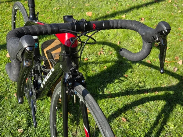 Trek Emonda SlR karbon Endurance országúti kerékpár · 2 Trek Emonda SlR karbon Endurance országúti kerékpár, 52 Súlya 6500g!! méret · 2. kép